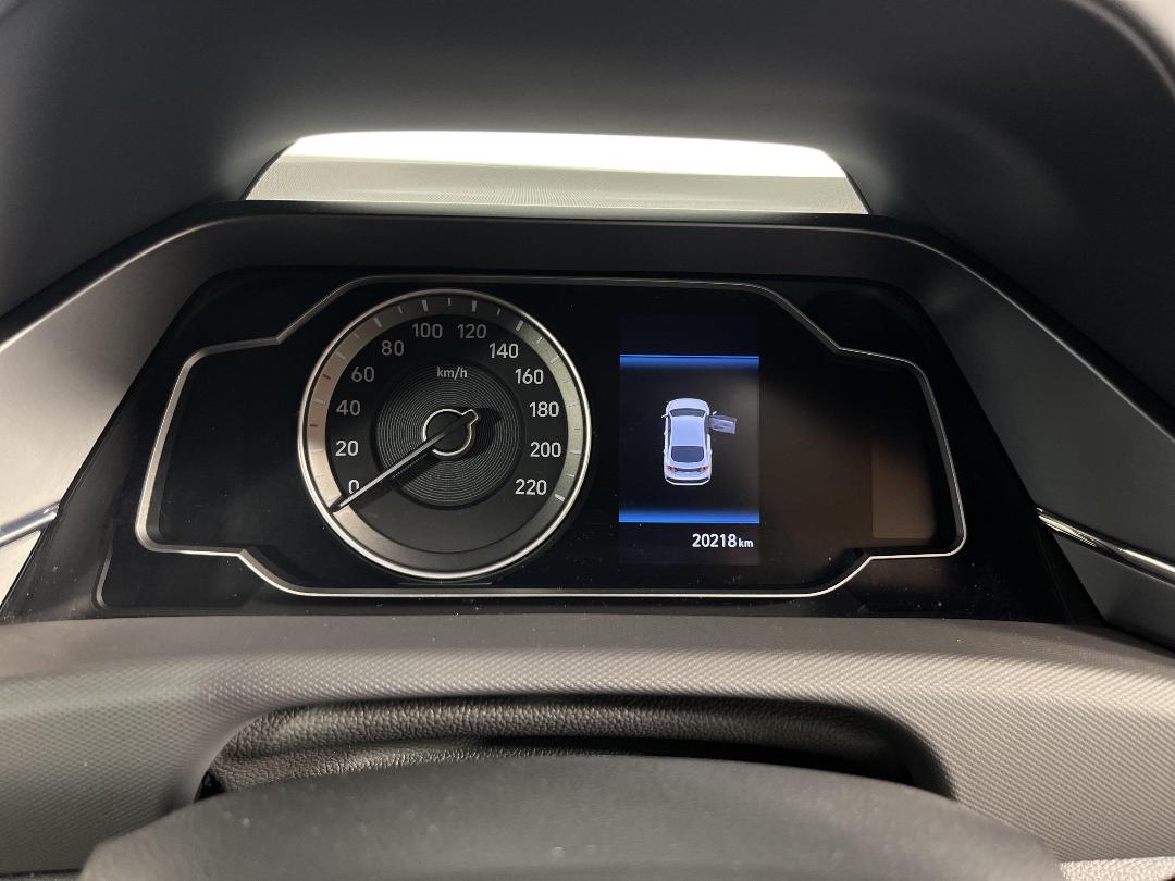 Photo '21' of Hyundai Ioniq Photo '21' of Hyundai Ioniq