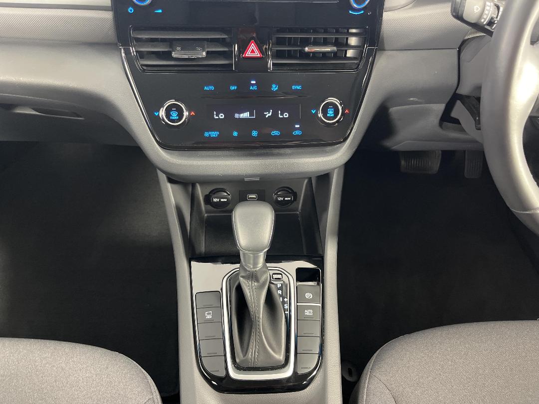 Photo '18' of Hyundai Ioniq Photo '18' of Hyundai Ioniq