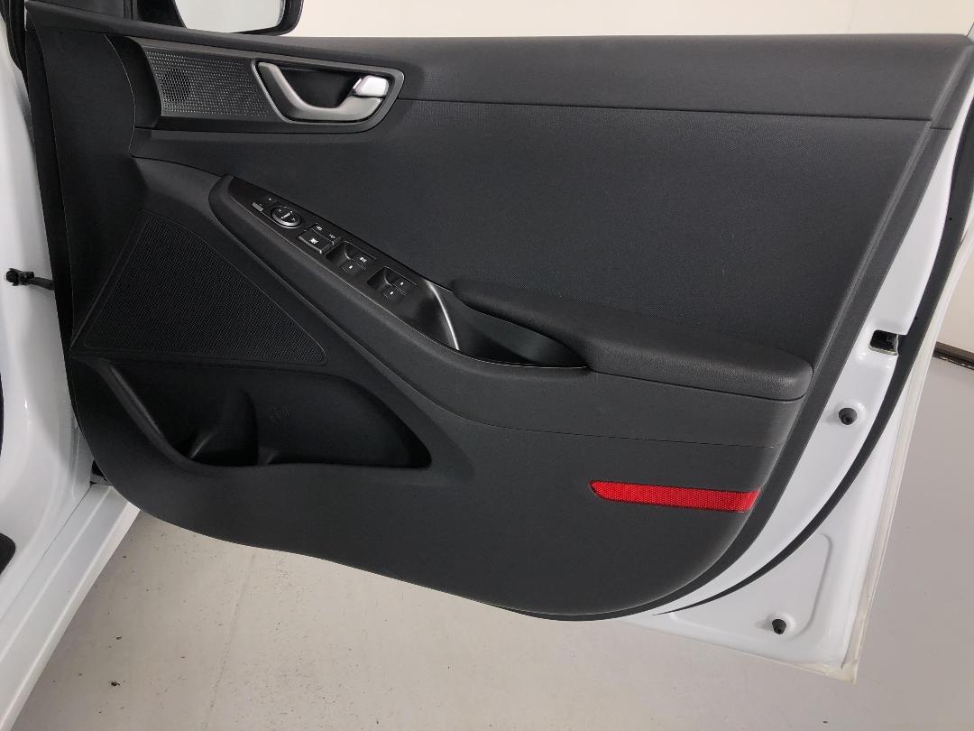 Photo '15' of Hyundai Ioniq