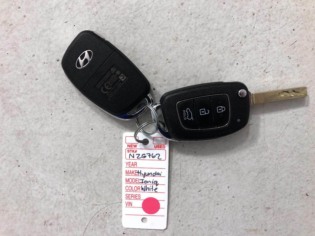 Photo '22' of Hyundai Ioniq