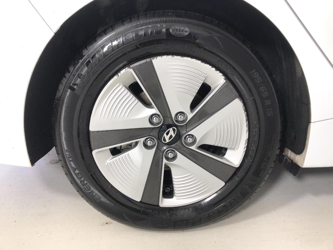 Photo '12' of Hyundai Ioniq