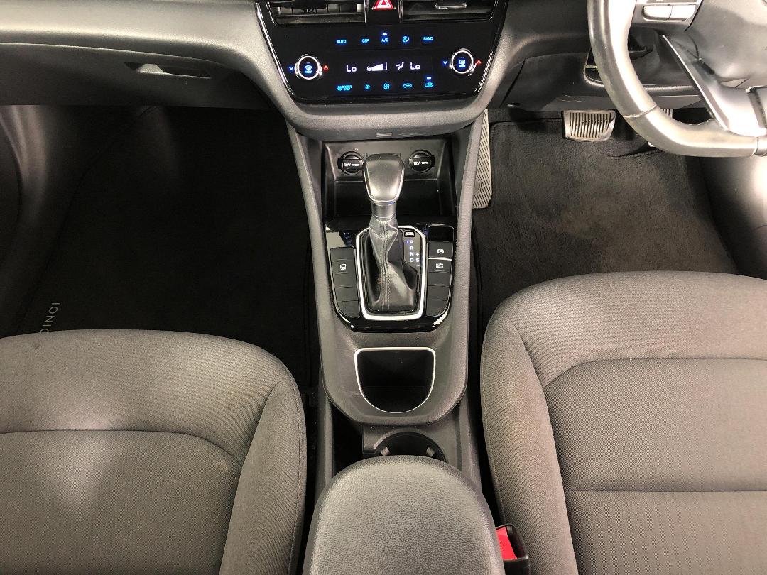 Photo '18' of Hyundai Ioniq