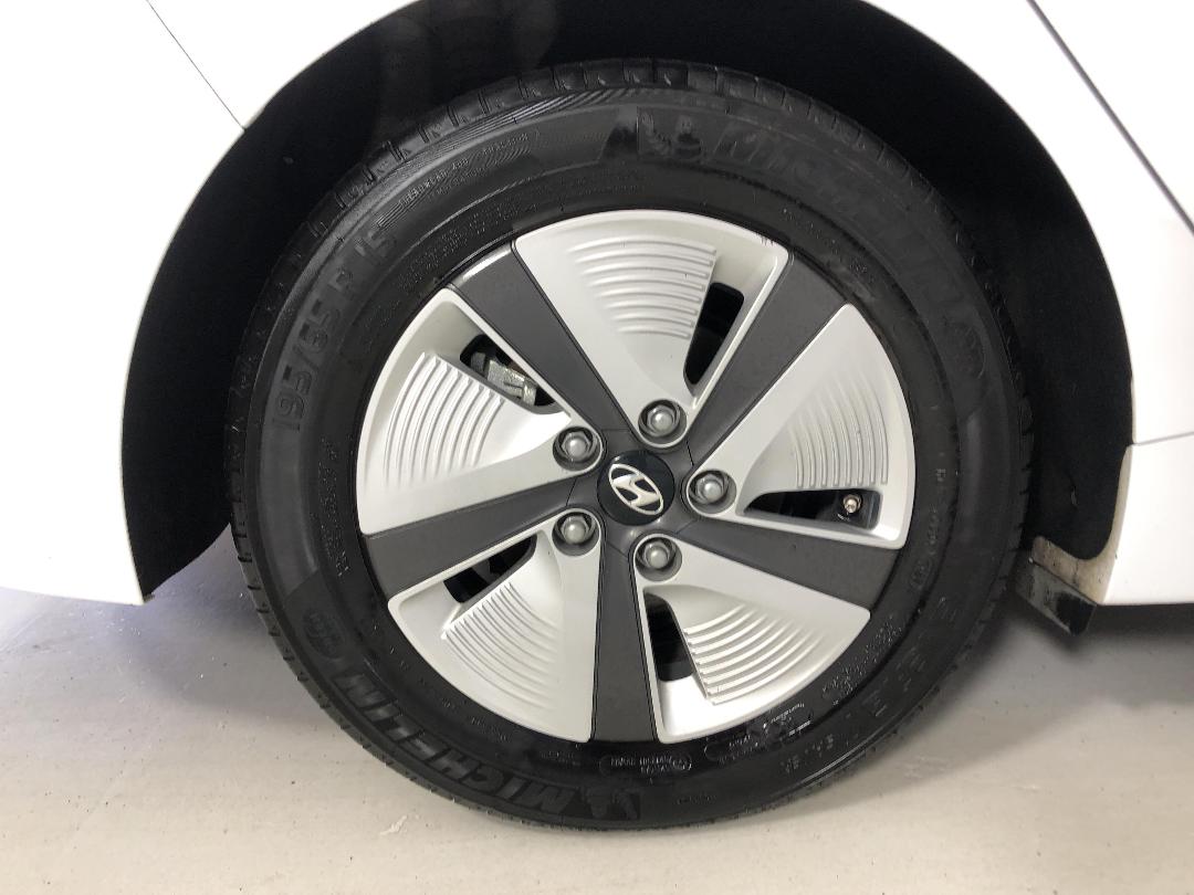 Photo '12' of Hyundai Ioniq