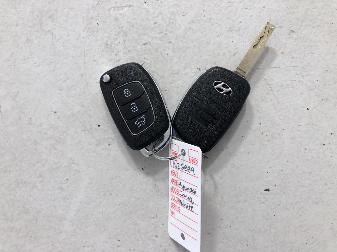 Photo '22' of Hyundai Ioniq