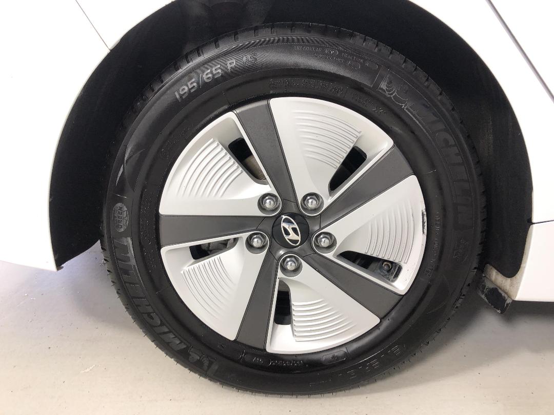 Photo '12' of Hyundai Ioniq