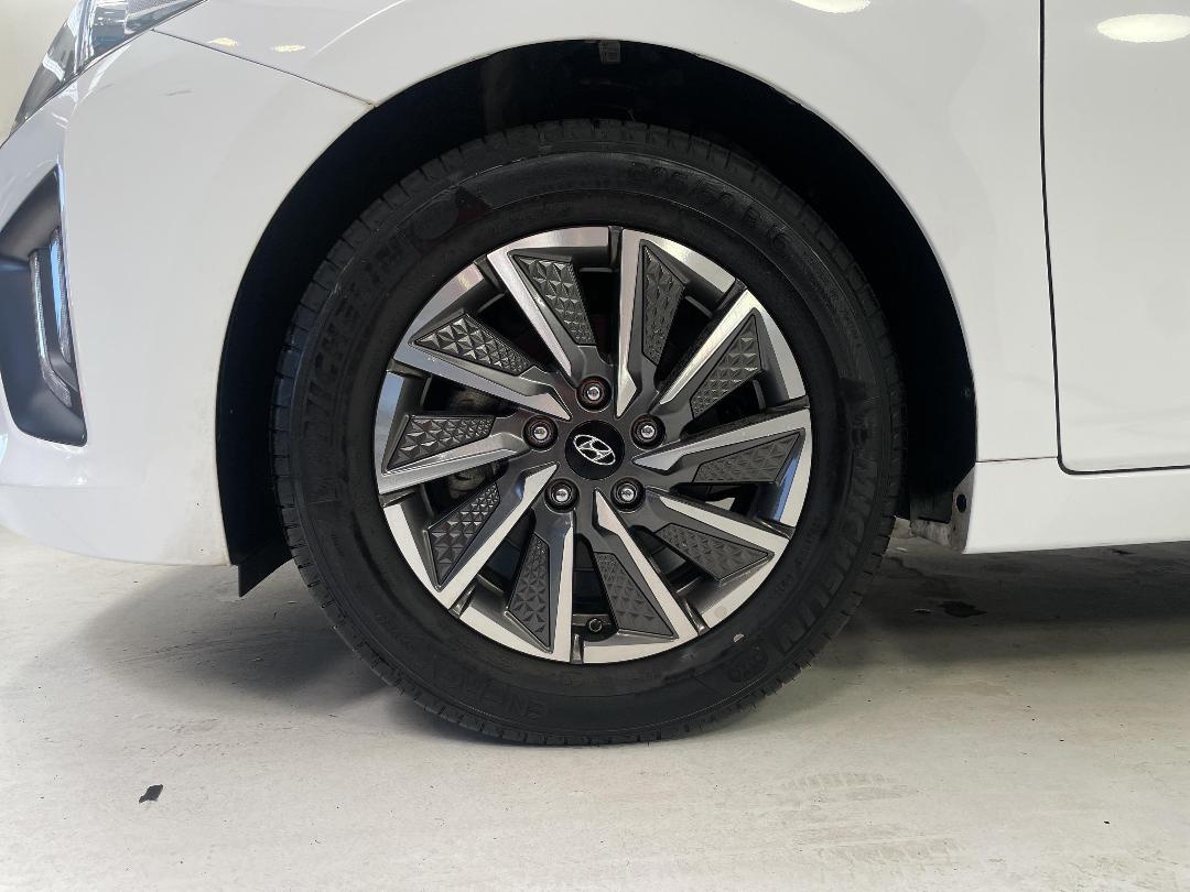 Photo '10' of Hyundai Ioniq Photo '10' of Hyundai Ioniq