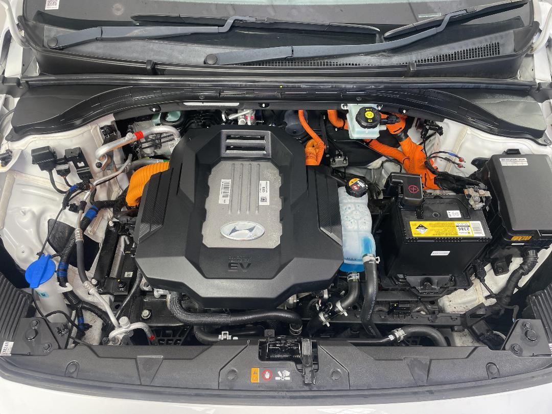 Photo '13' of Hyundai Ioniq Photo '13' of Hyundai Ioniq