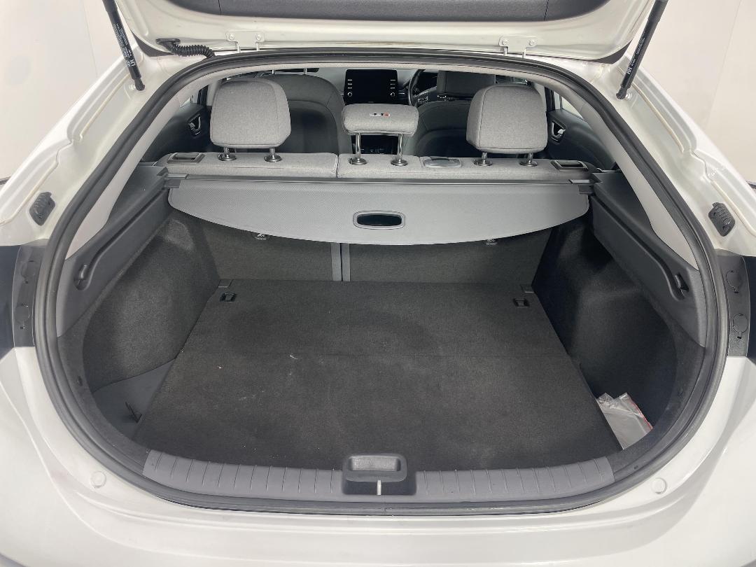 Photo '14' of Hyundai Ioniq Photo '14' of Hyundai Ioniq