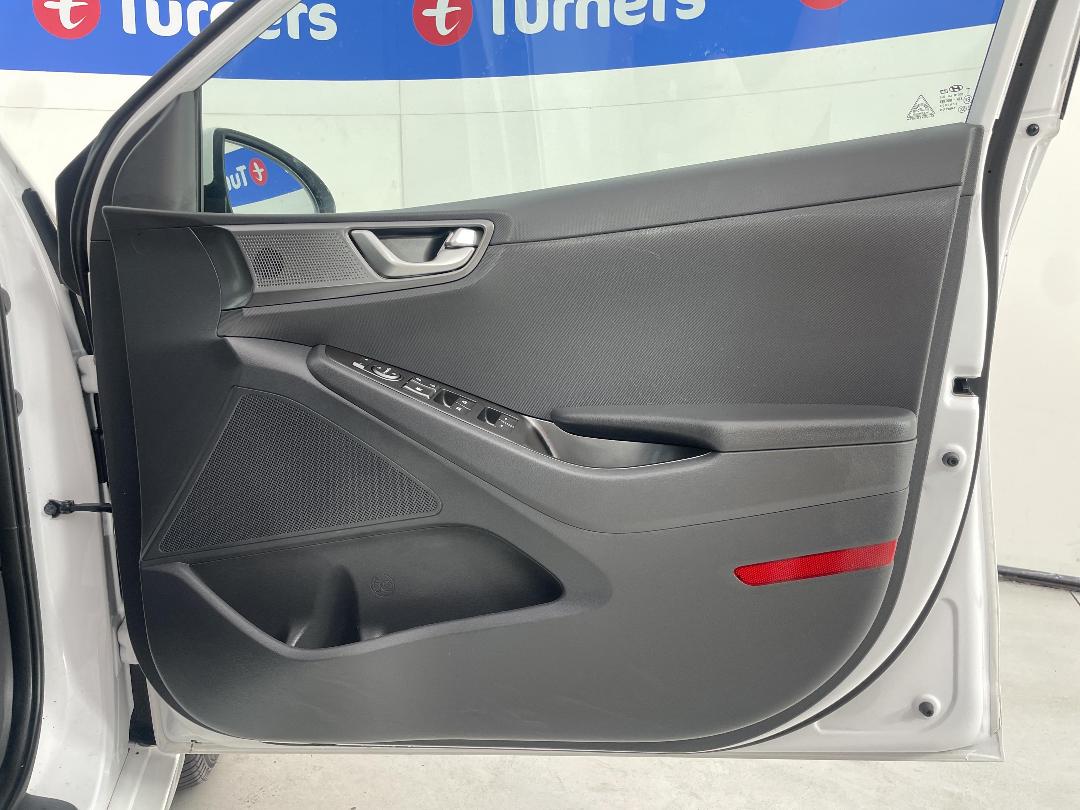 Photo '15' of Hyundai Ioniq Photo '15' of Hyundai Ioniq