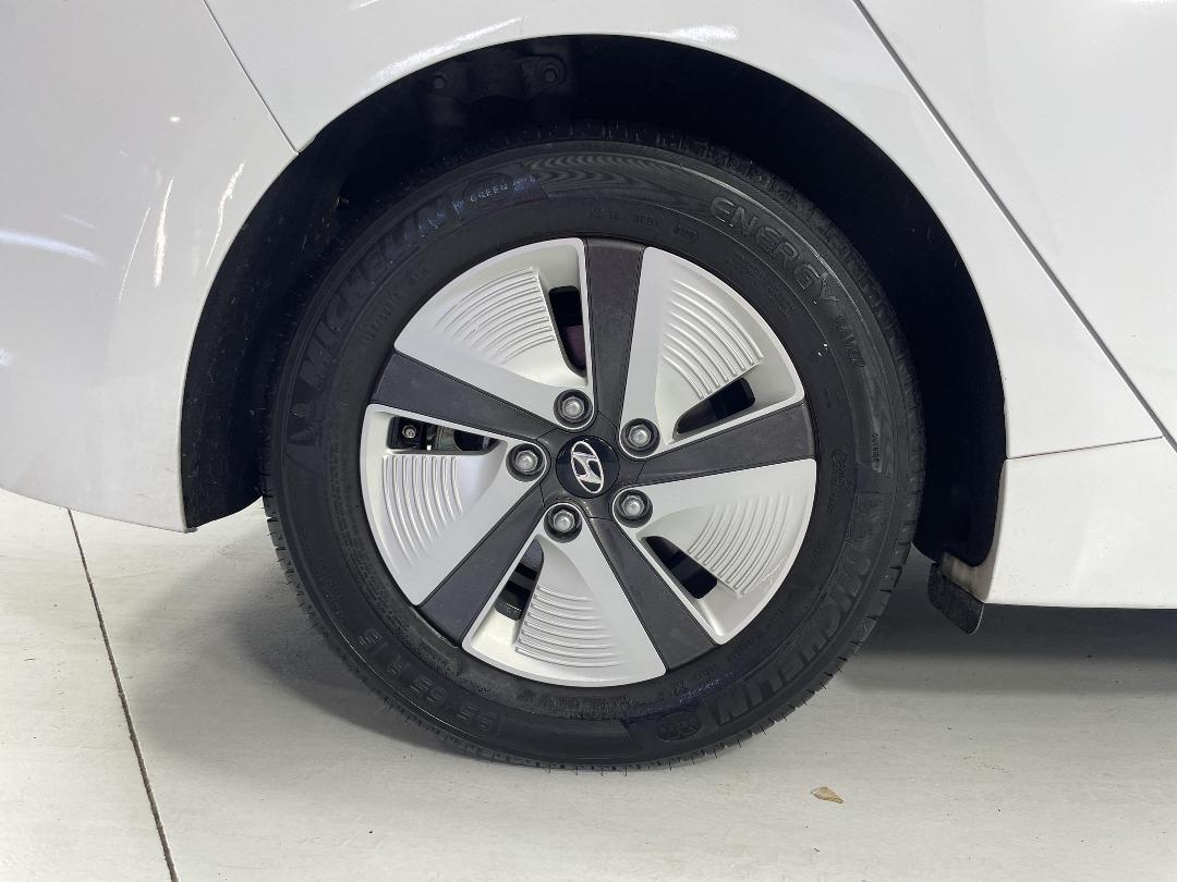 Photo '12' of Hyundai Ioniq