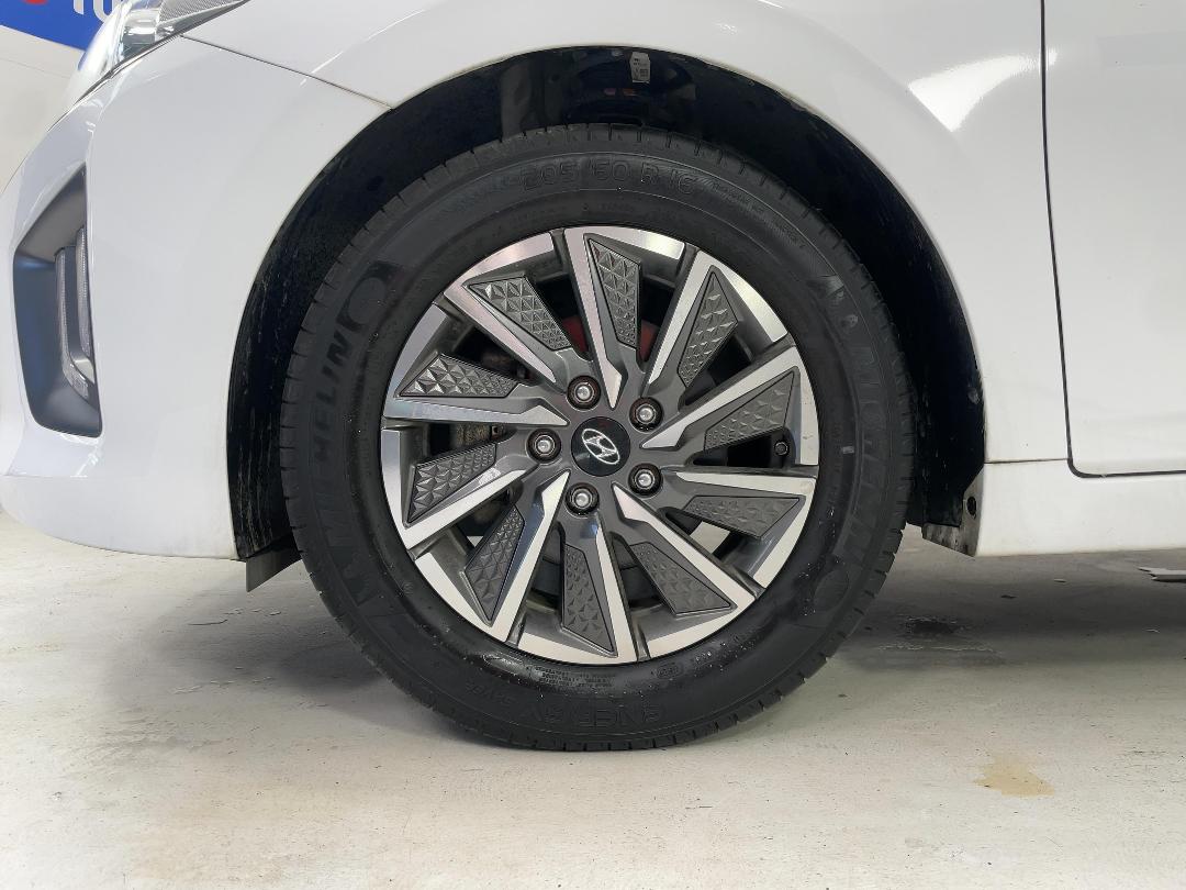 Photo '10' of Hyundai Ioniq