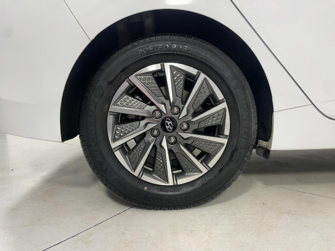 Photo '12' of Hyundai Ioniq