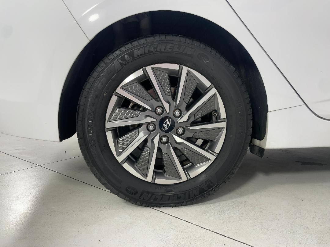 Photo '12' of Hyundai Ioniq