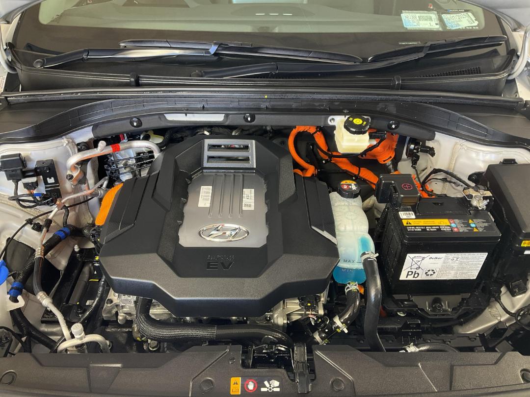 Photo '13' of Hyundai Ioniq Photo '13' of Hyundai Ioniq