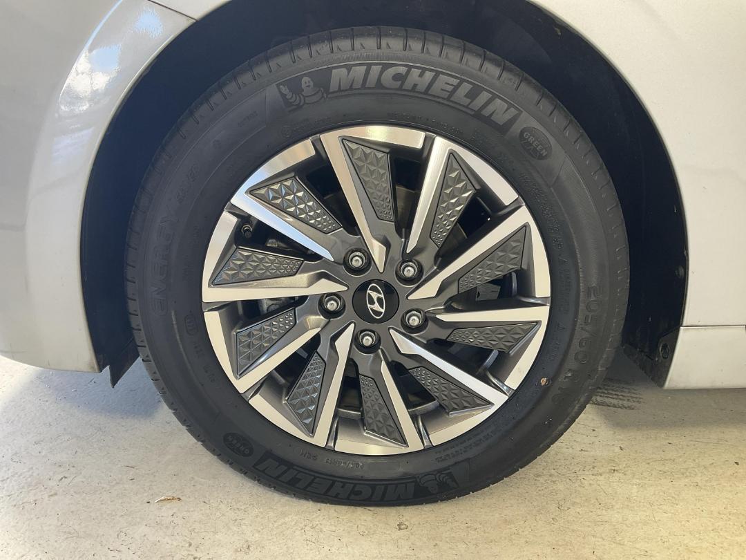 Photo '10' of Hyundai Ioniq Photo '10' of Hyundai Ioniq