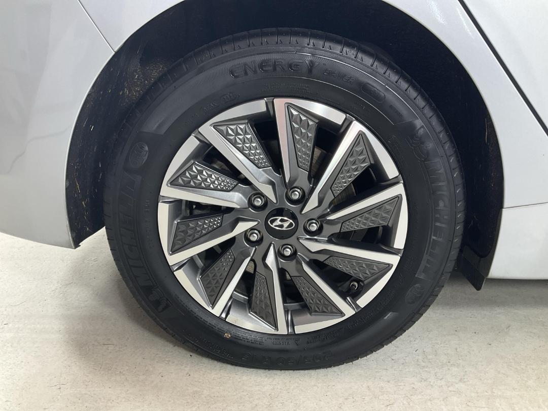 Photo '12' of Hyundai Ioniq Photo '12' of Hyundai Ioniq