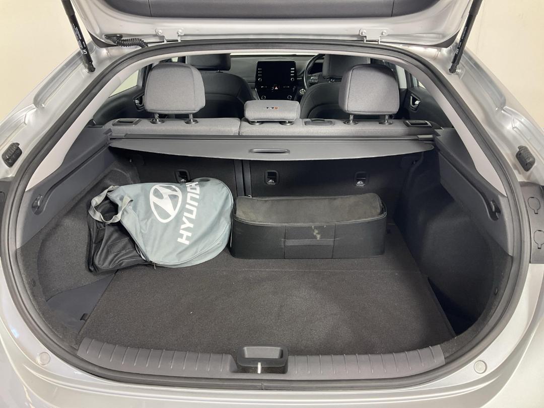 Photo '14' of Hyundai Ioniq Photo '14' of Hyundai Ioniq