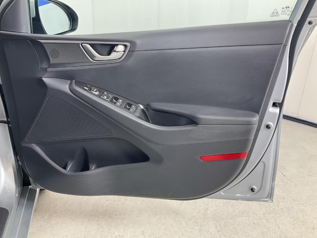 Photo '15' of Hyundai Ioniq Photo '15' of Hyundai Ioniq