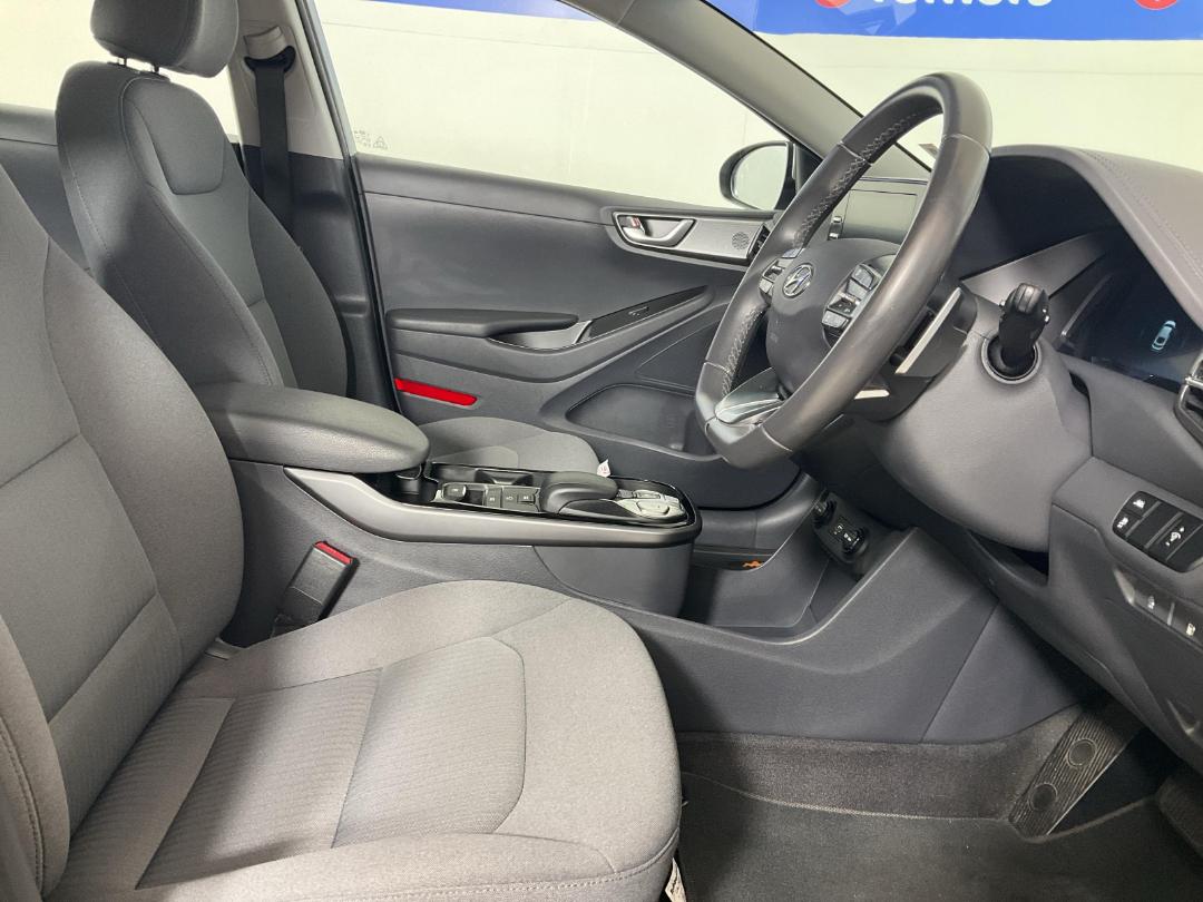 Photo '16' of Hyundai Ioniq Photo '16' of Hyundai Ioniq