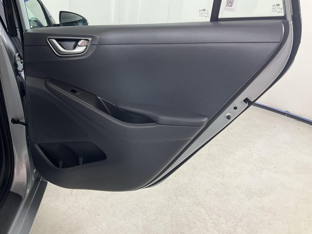 Photo '19' of Hyundai Ioniq Photo '19' of Hyundai Ioniq