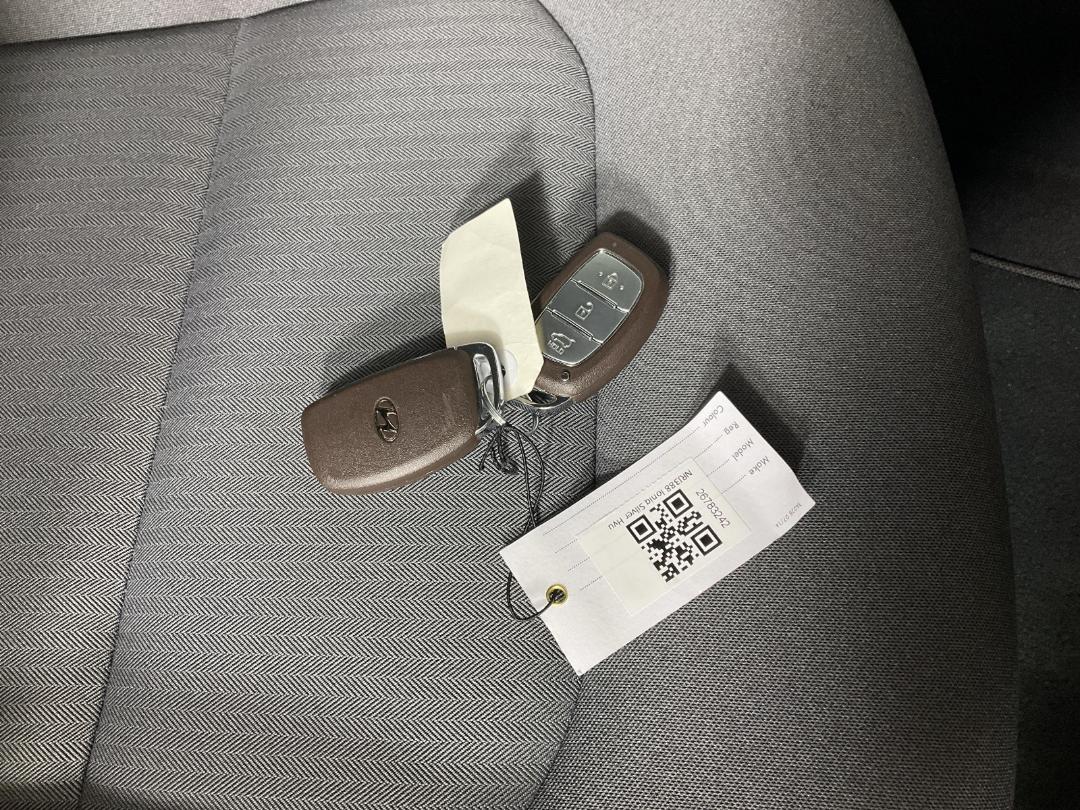 Photo '22' of Hyundai Ioniq Photo '22' of Hyundai Ioniq