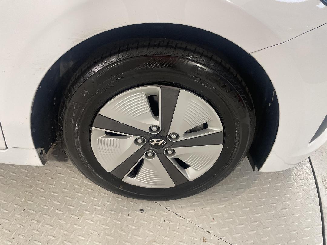 Photo '9' of Hyundai Ioniq Photo '9' of Hyundai Ioniq