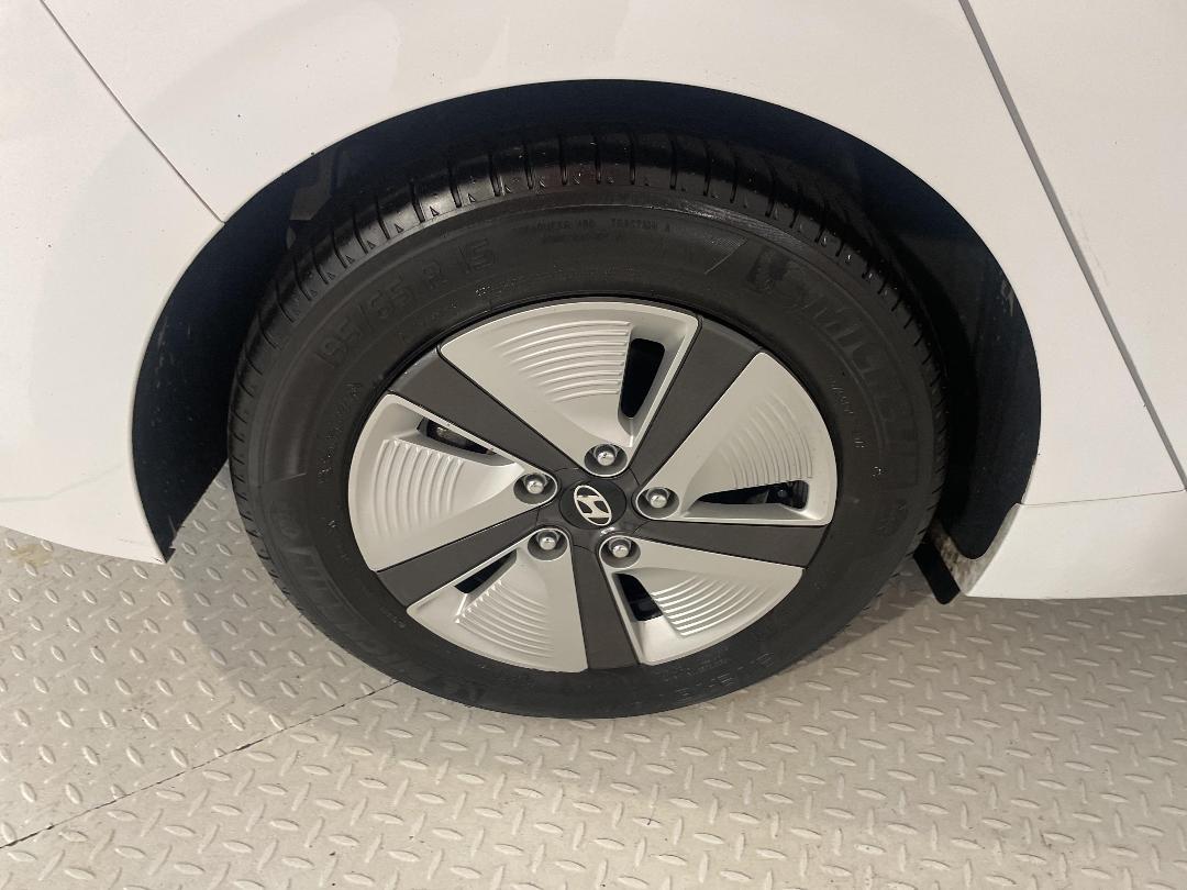 Photo '12' of Hyundai Ioniq Photo '12' of Hyundai Ioniq