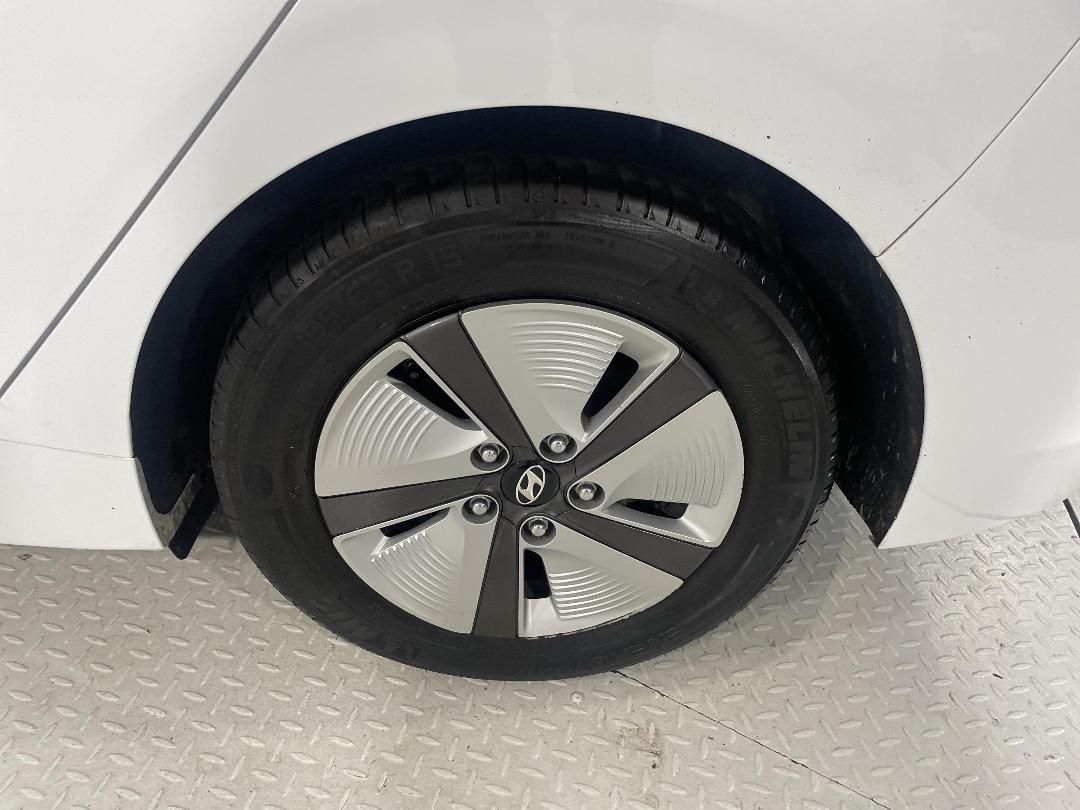 Photo '11' of Hyundai Ioniq Photo '11' of Hyundai Ioniq