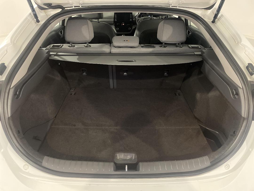 Photo '14' of Hyundai Ioniq Photo '14' of Hyundai Ioniq