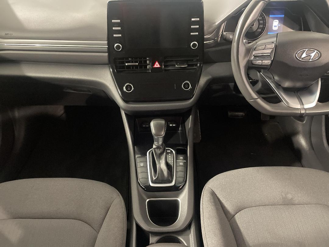 Photo '18' of Hyundai Ioniq Photo '18' of Hyundai Ioniq