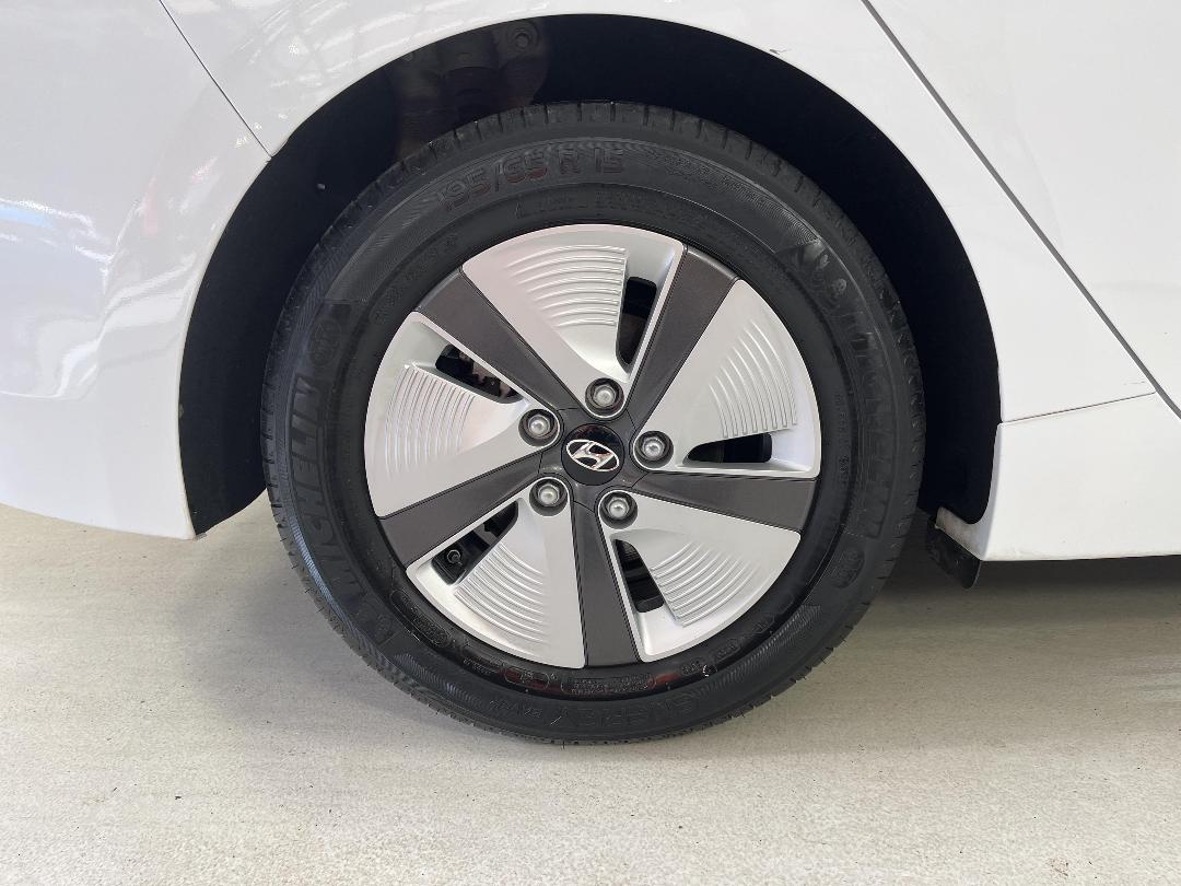 Photo '12' of Hyundai Ioniq