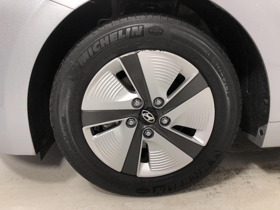 Photo '10' of Hyundai Ioniq