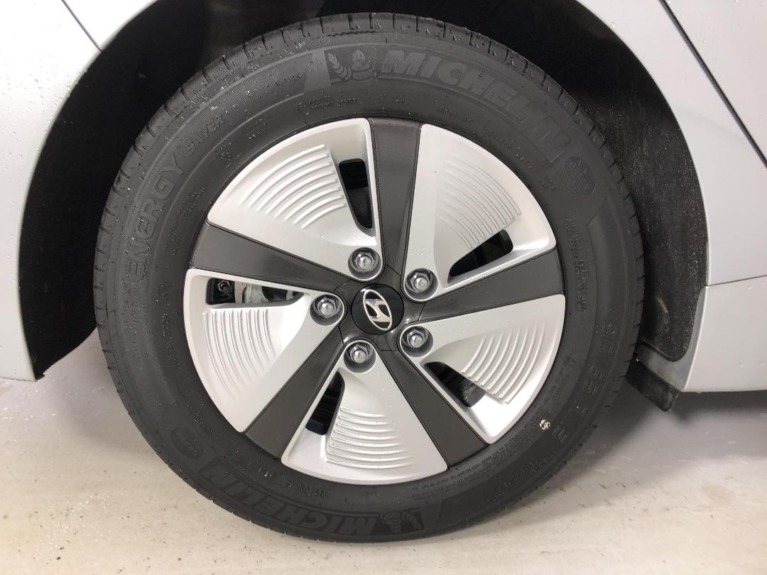 Photo '12' of Hyundai Ioniq