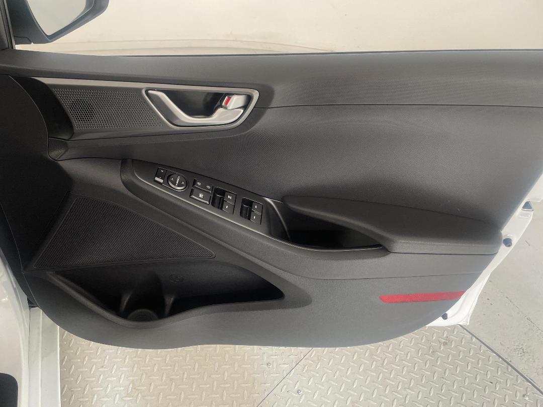 Photo '15' of Hyundai Ioniq