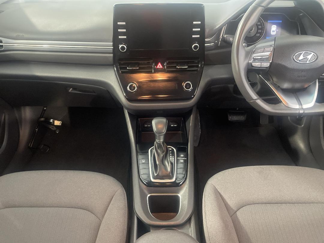 Photo '18' of Hyundai Ioniq