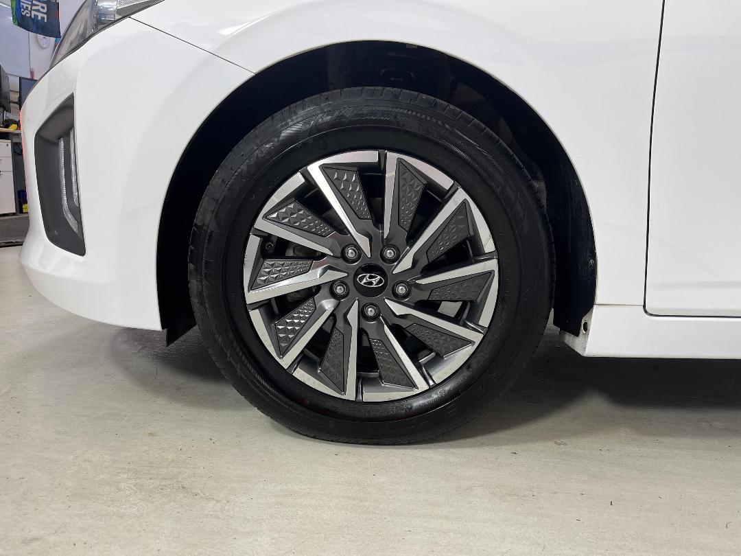 Photo '10' of Hyundai Ioniq