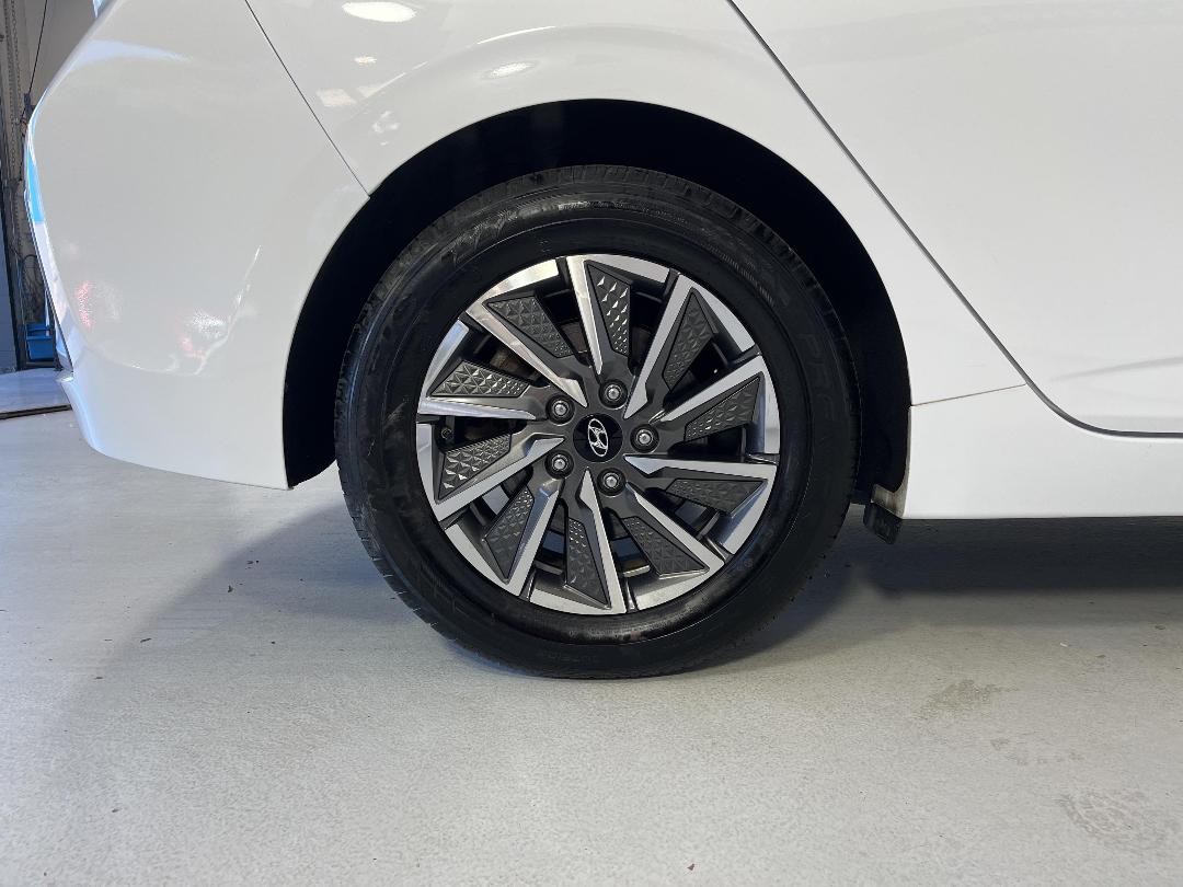 Photo '12' of Hyundai Ioniq