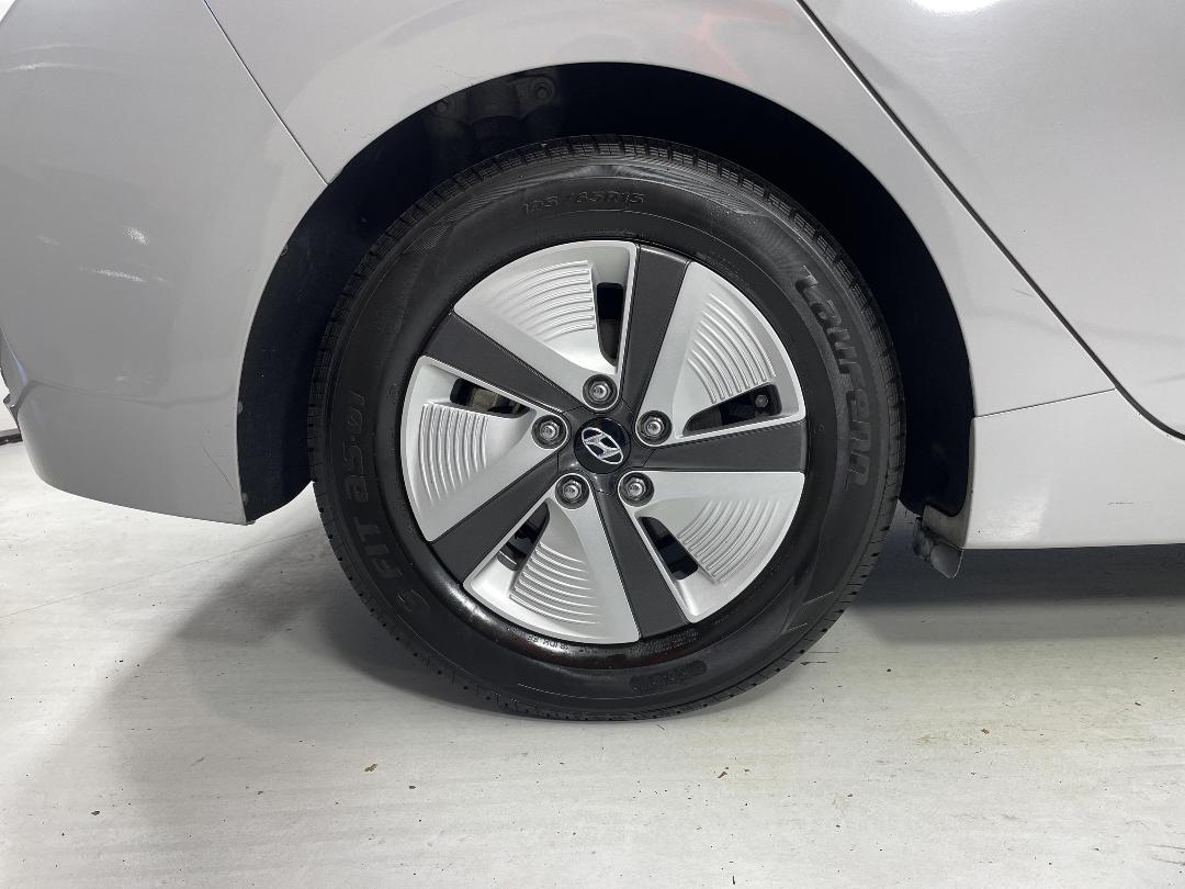 Photo '12' of Hyundai Ioniq