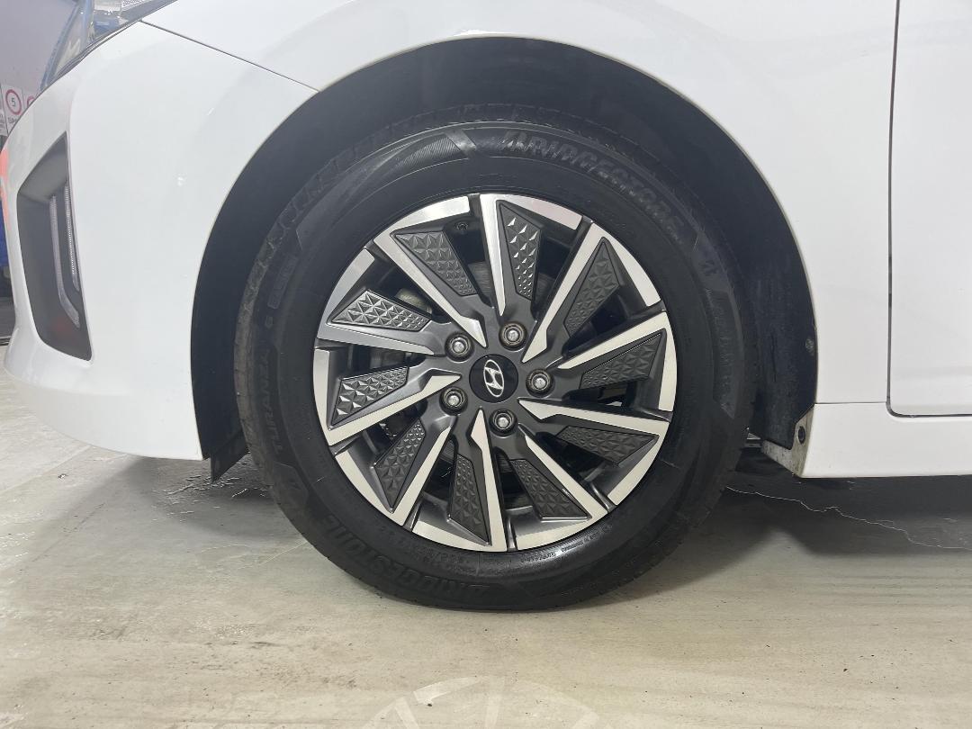 Photo '10' of Hyundai Ioniq