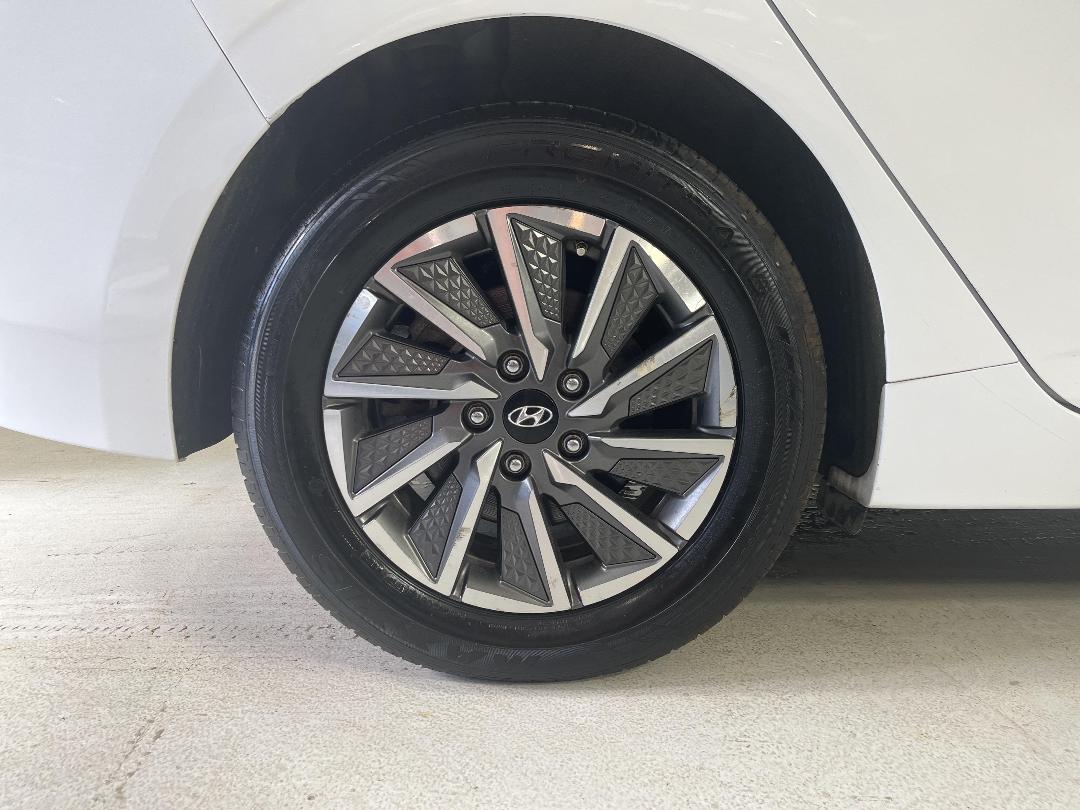 Photo '12' of Hyundai Ioniq