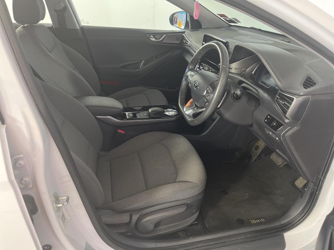 Photo '16' of Hyundai Ioniq