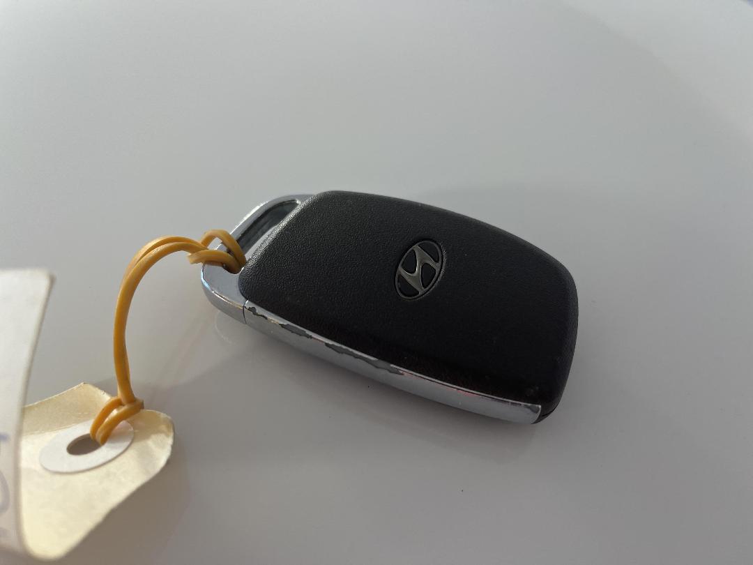 Photo '22' of Hyundai Ioniq