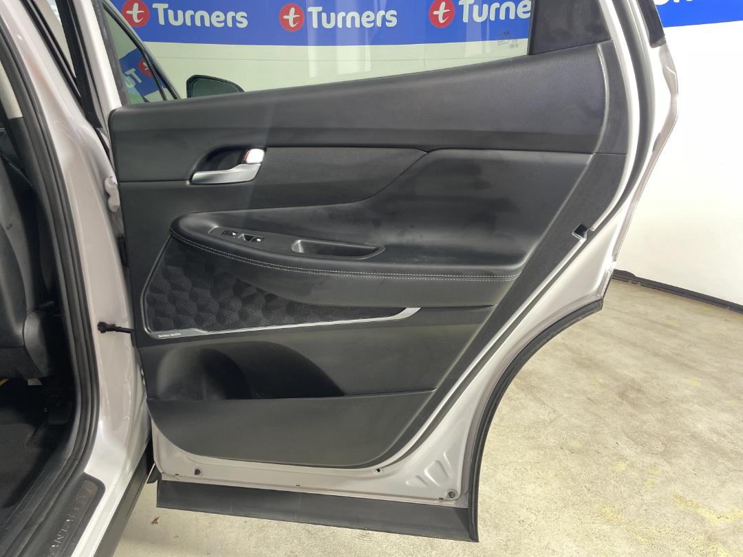 Photo '19' of Hyundai Santa FE Photo '19' of Hyundai Santa FE