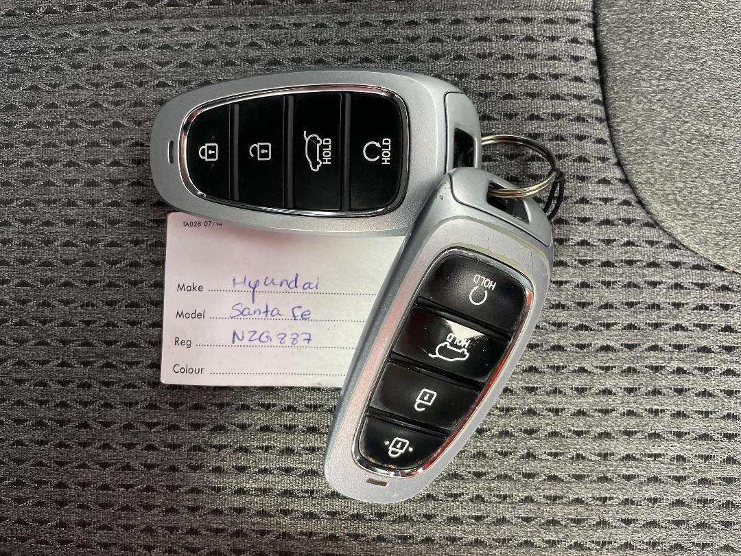 Photo '22' of Hyundai Santa FE