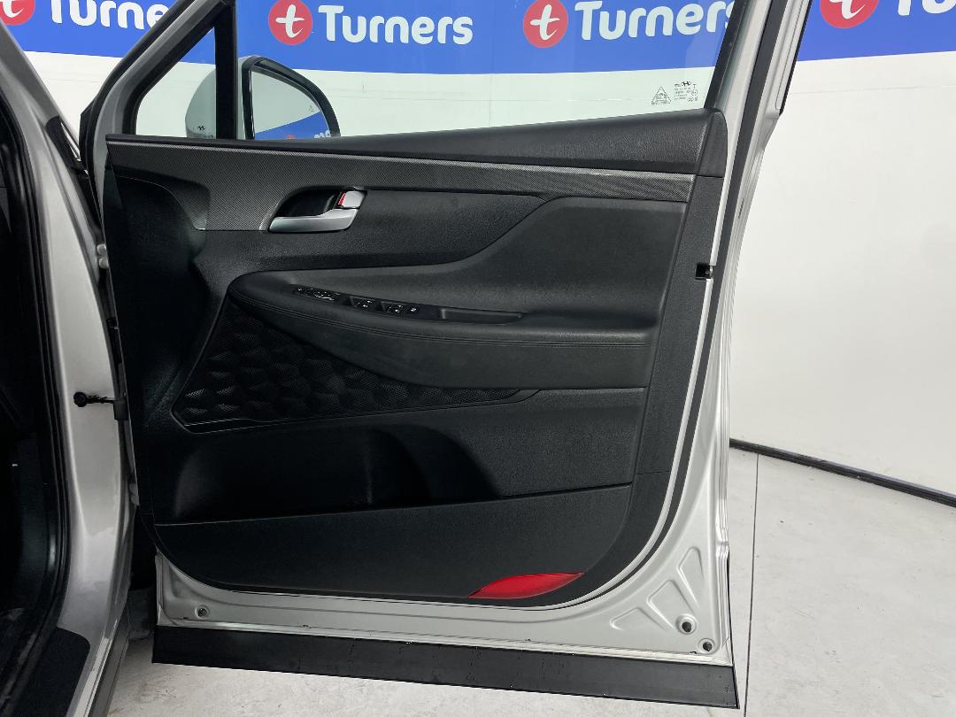 Photo '15' of Hyundai Santa FE Photo '15' of Hyundai Santa FE