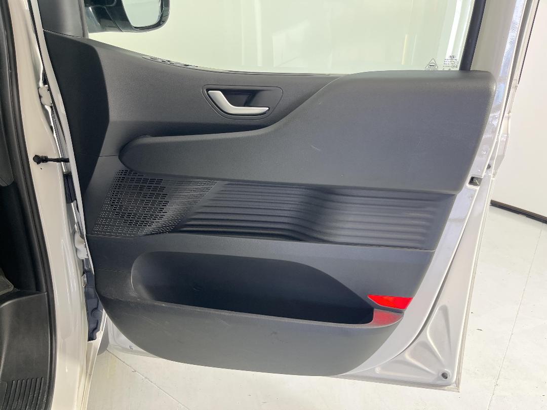 Photo '14' of Hyundai Staria Photo '14' of Hyundai Staria