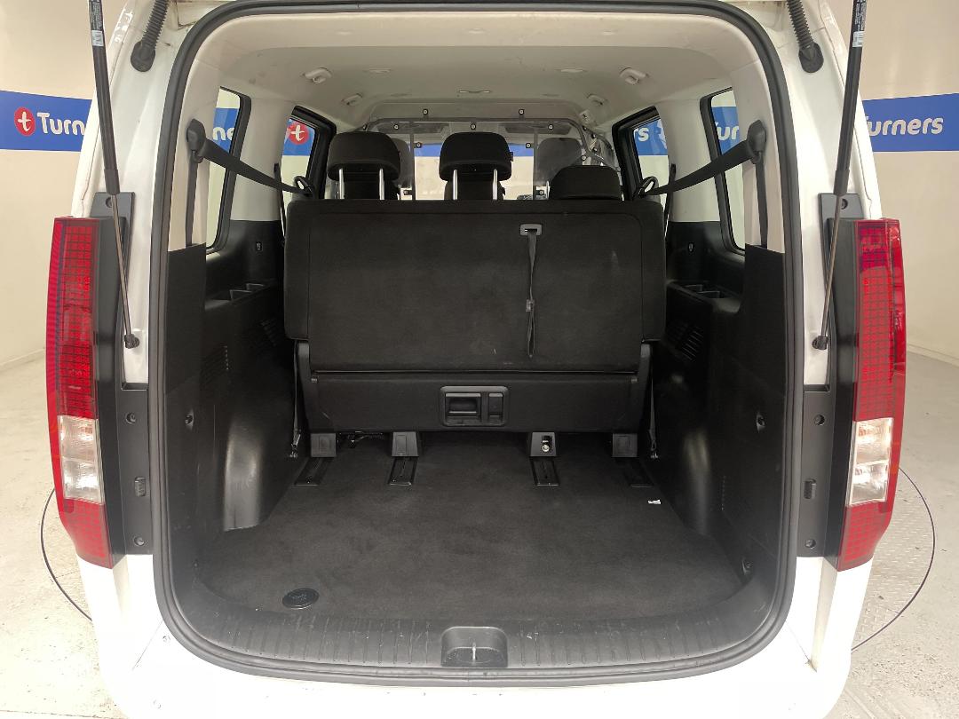 Photo '14' of Hyundai Staria