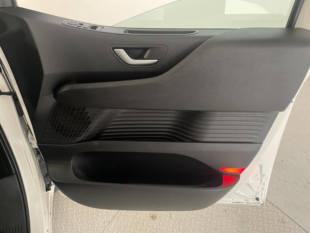 Photo '15' of Hyundai Staria