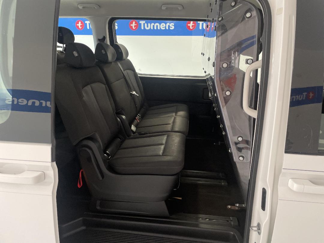 Photo '19' of Hyundai Staria