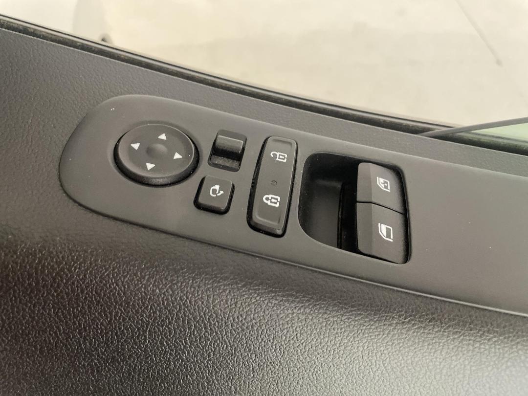 Photo '22' of Hyundai Staria